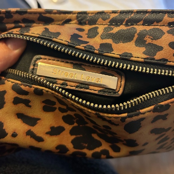 Street Level Reversible Tote - Picture 5 of 10